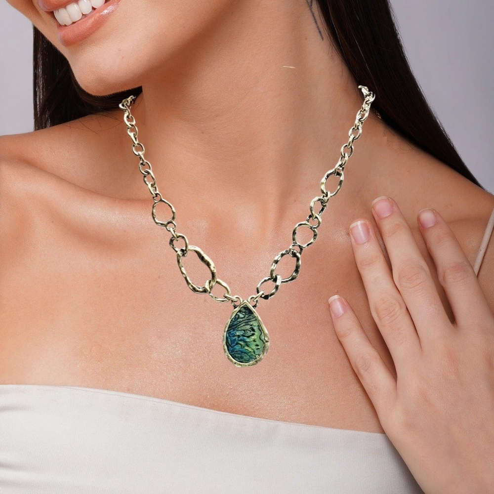 Avon NRQ Brass Necklace Green Swirl Resin Teardrop Pendant 18” + 4” Ext NWOT